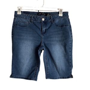 Cute Jean shorts w stretch denim 12
